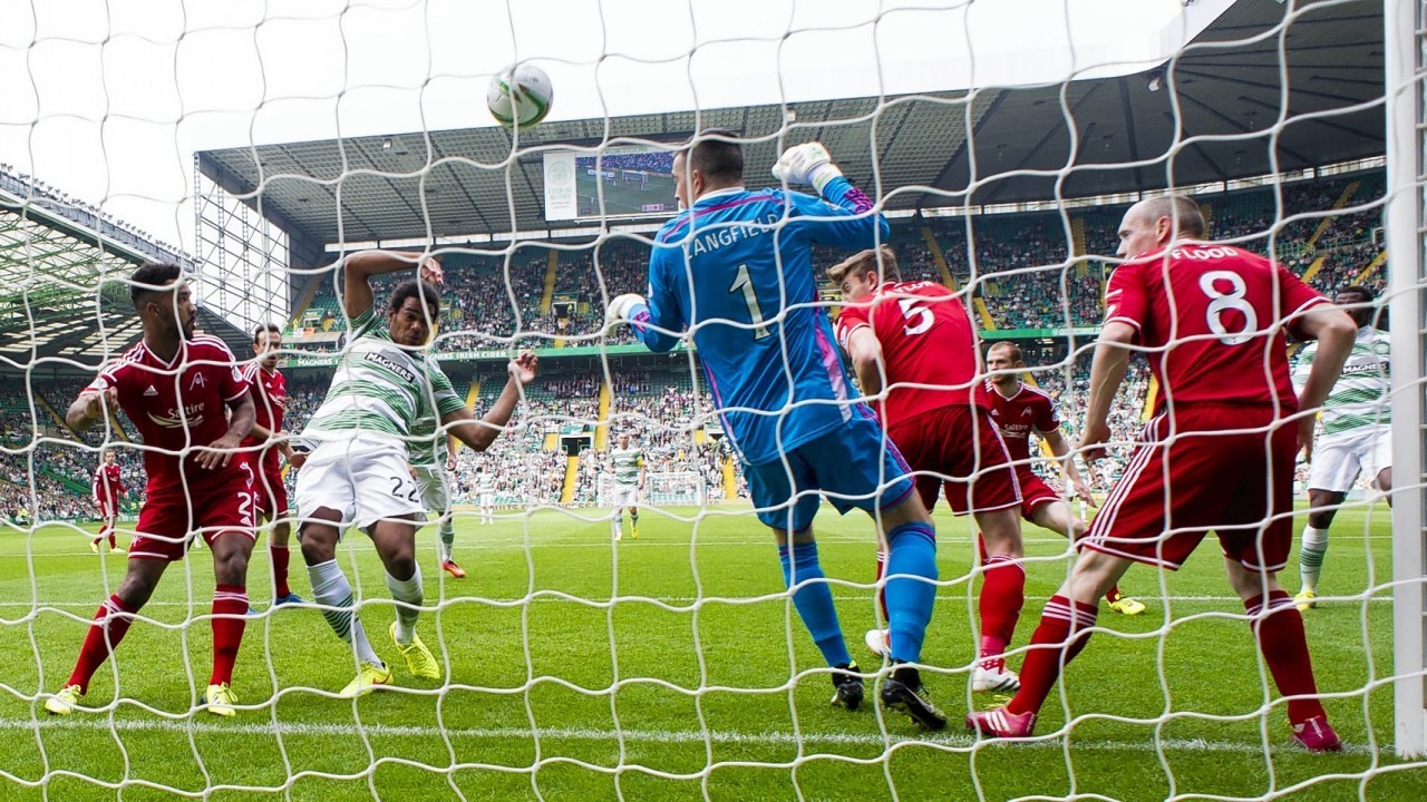 Denayer gives Celtic a 1-0 lead in the seventh minute