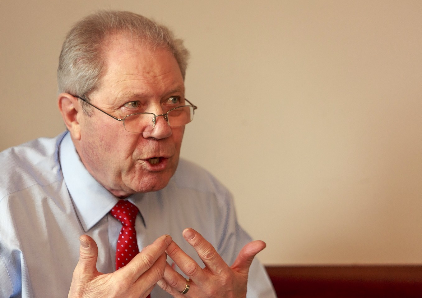 Left-wing independence campaigner Jim Sillars has thrown weight being Keith Brown as new SNP deputy leader.