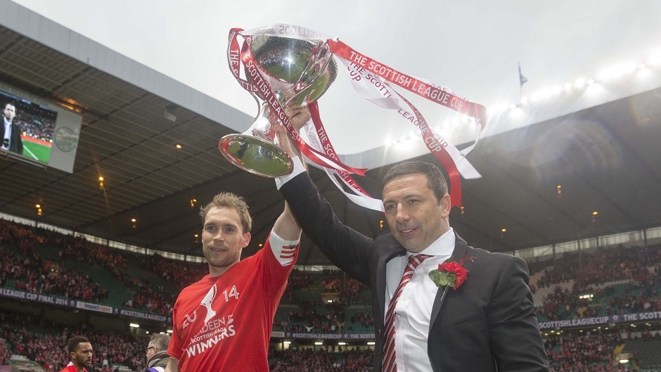 Russell Anderson and Derek McInnes celebrate Aberdeen's League Cup win in 2014