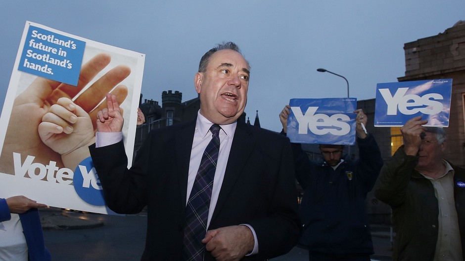 Academic research has dismissed Alex Salmond's claim that the last minute promise of extra powers for Scotland swung the independence referendum.