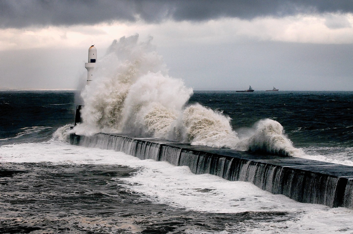 Waves along the Aberdeen coastline