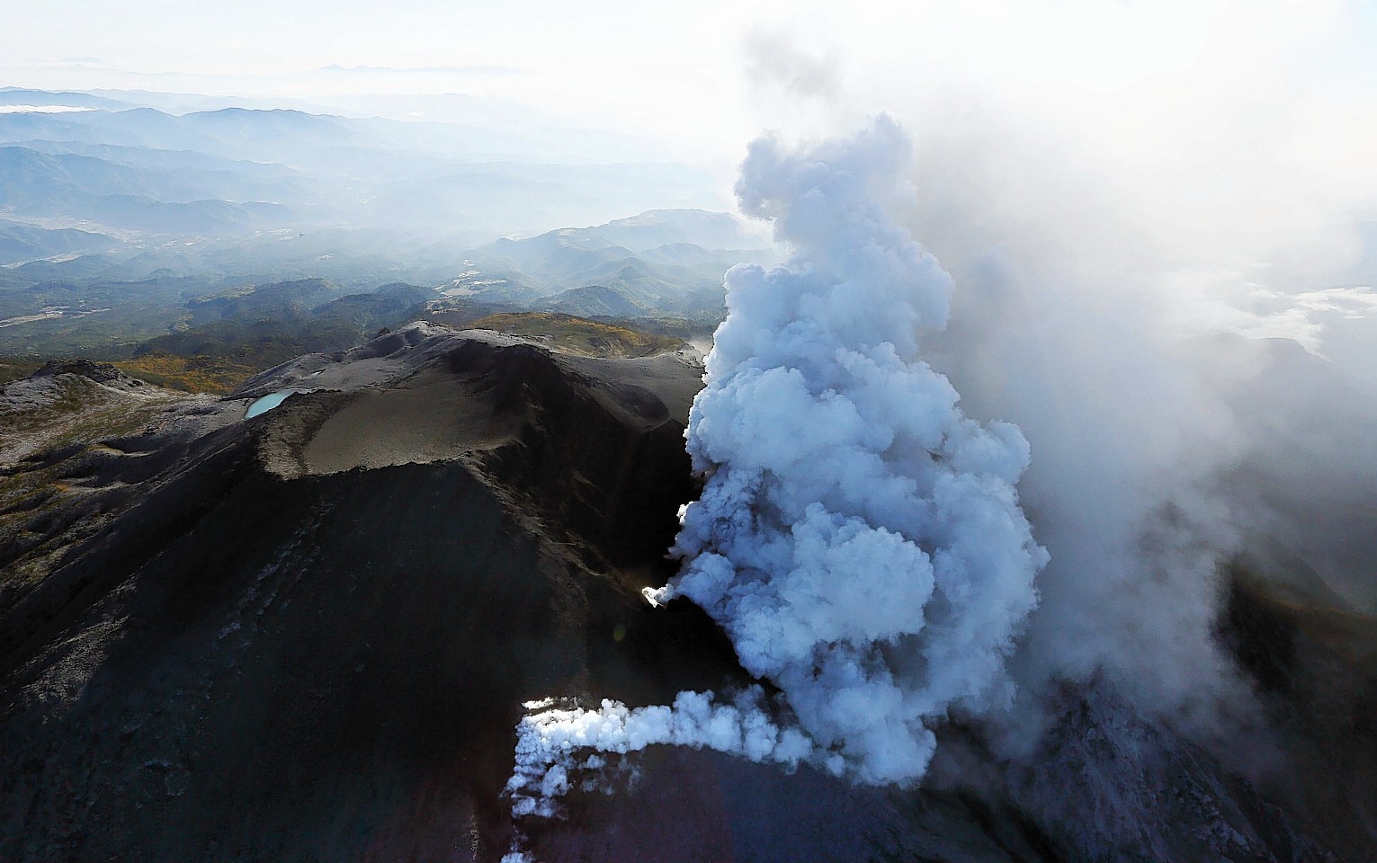 The Bardarbunga volcano sends lava shooting into the air. Credit: Stefano Di Nicolo.