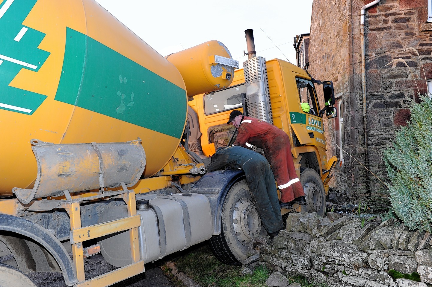 Lorry-house-crash.jpg