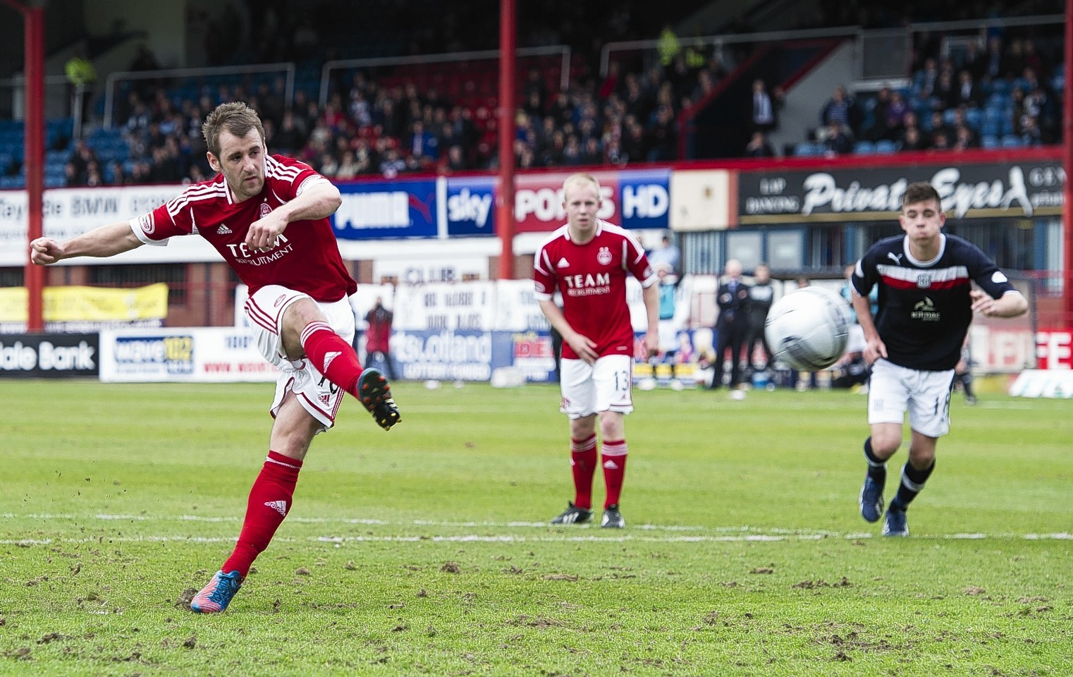 McGinn was at Aberdeen when McInnes arrived in 2013.