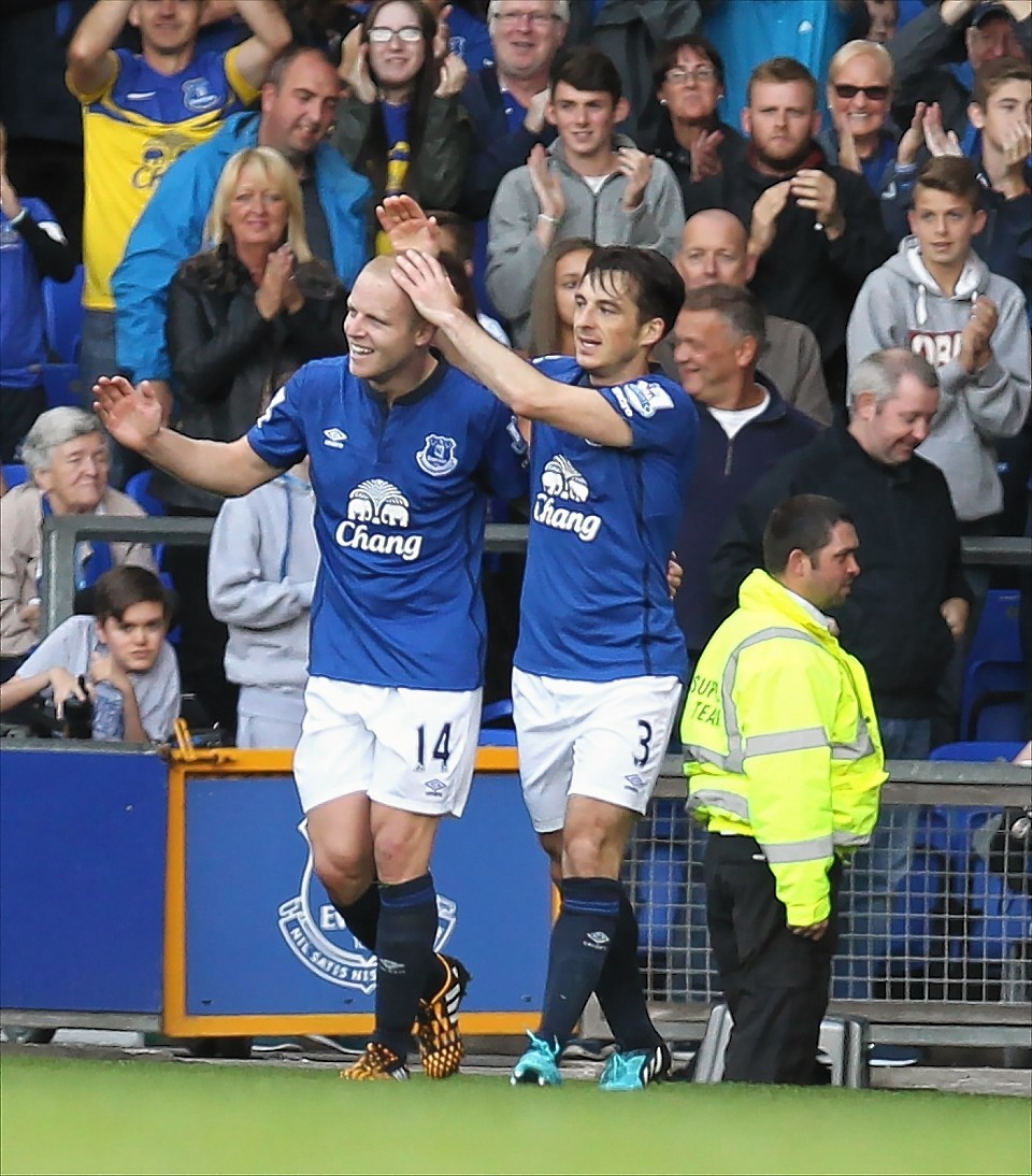Naismith celebrates with Leighton Baines after scoring against Arsenal 