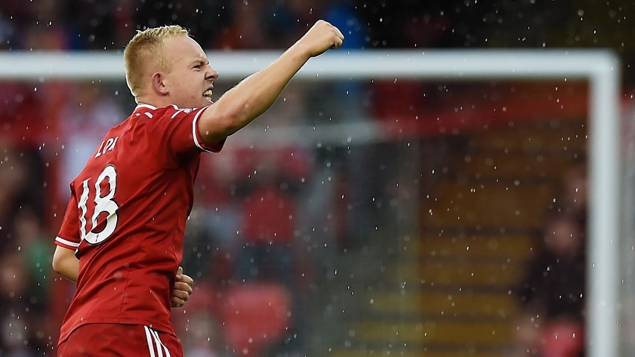 Nicky Low has signed a pre-contract with Dundee