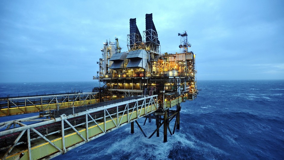 Conservative Alex Johnstone has said Salmond must "bury the hatchet" for the good of the oil industry