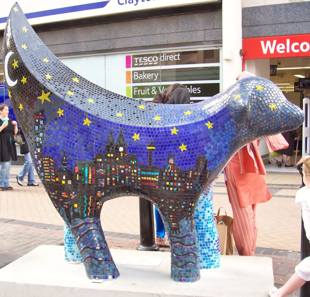 Artist Debbie Ryan's community sculpture in Liverpool reflects the city's waterfront at night and day on either side of the canine creation.