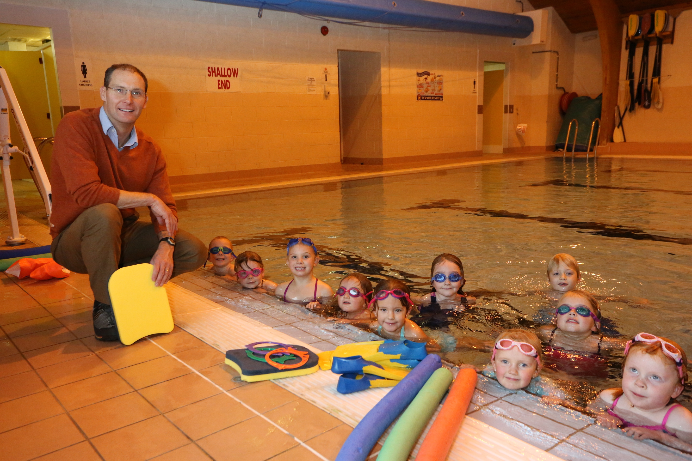 Pool manager Brian O'Rourke with children taking part in a swimming lesson at Mallaig Swimming Pool. By Caroline MacKinnon