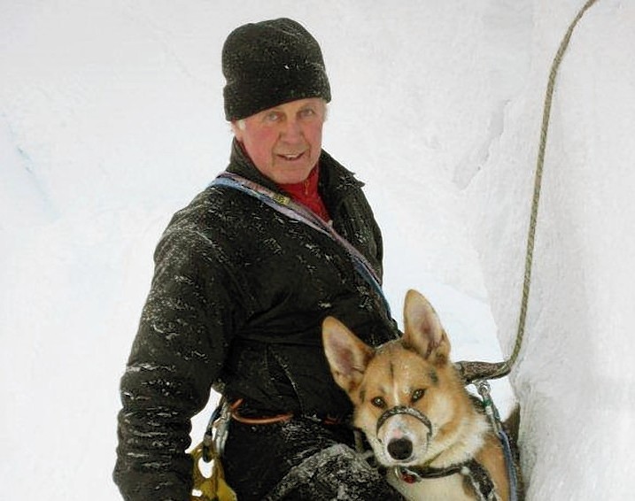 Mick Tighe rescuing a dog from Stob Ban in the Mamores