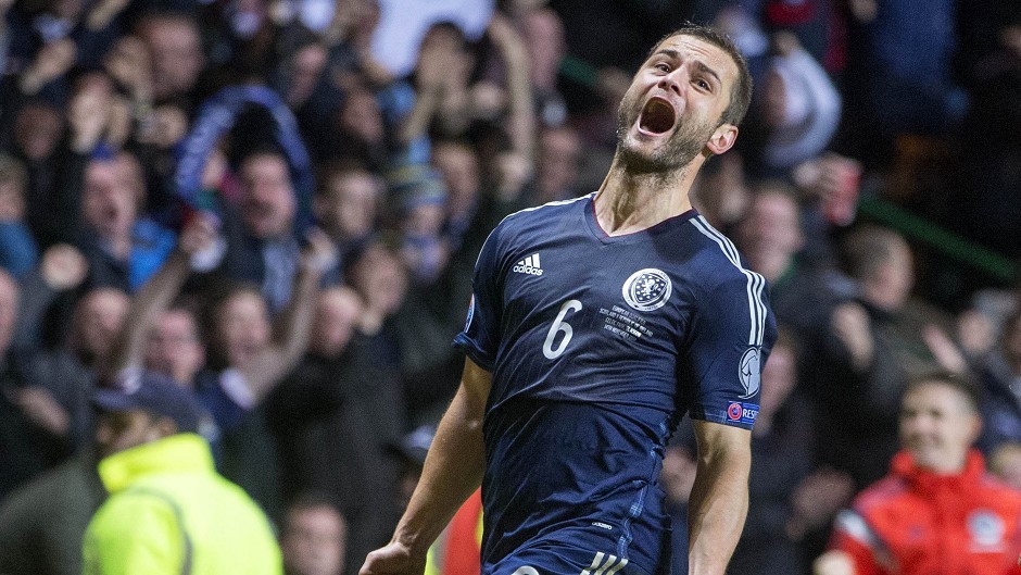 Scotland's Shaun Maloney has rejected a move to Premier League Leicester City