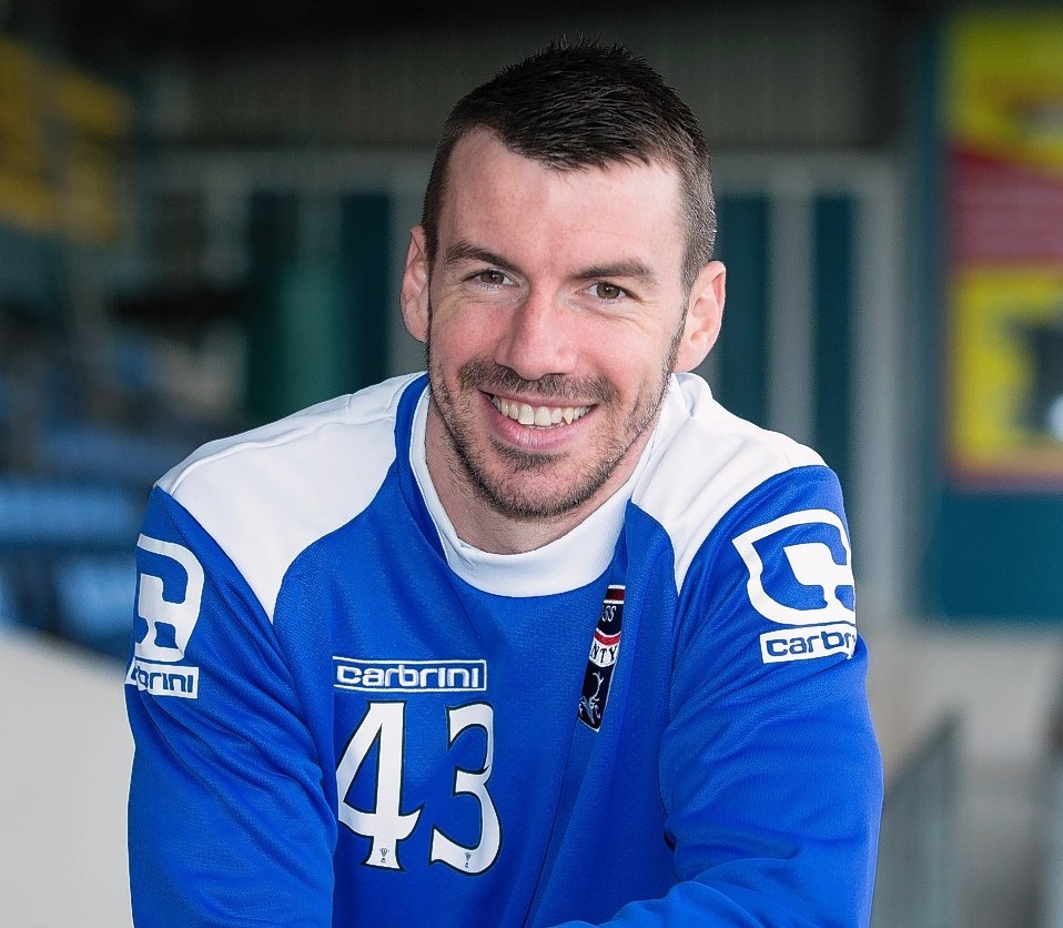 Paul Quinn has agreed to stay in Dingwall until the summer