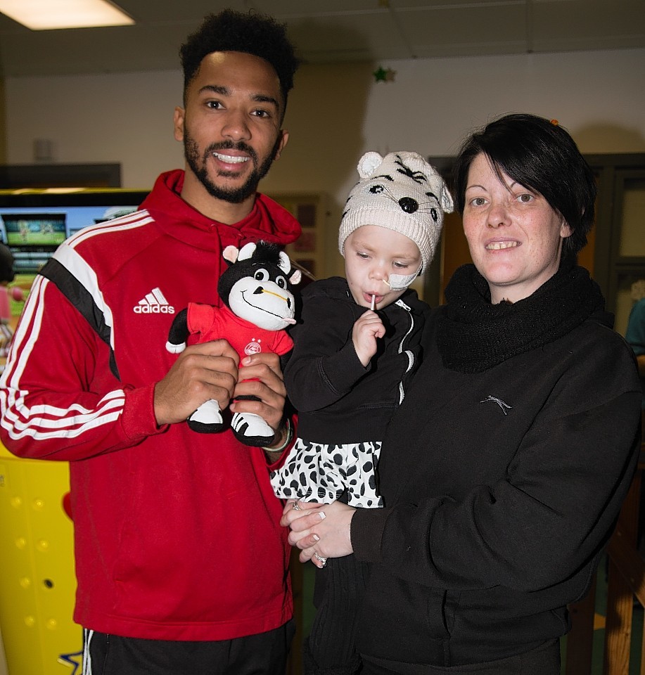 Aberdeen's Shay Logan with Gail Paterson and little Eileidh Paterson