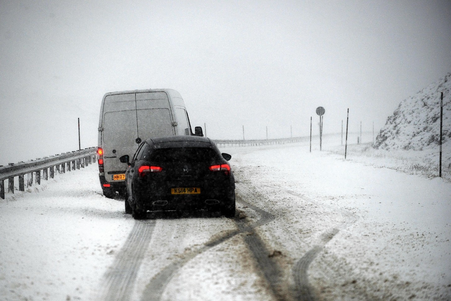 Snow on A93 Braemar to Cairnwell road 