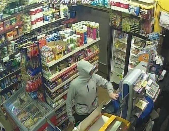 Aberdeen police have issued CCTV footage of the moment a would-be thieve tried to rob Froghall Stores at knife-point.