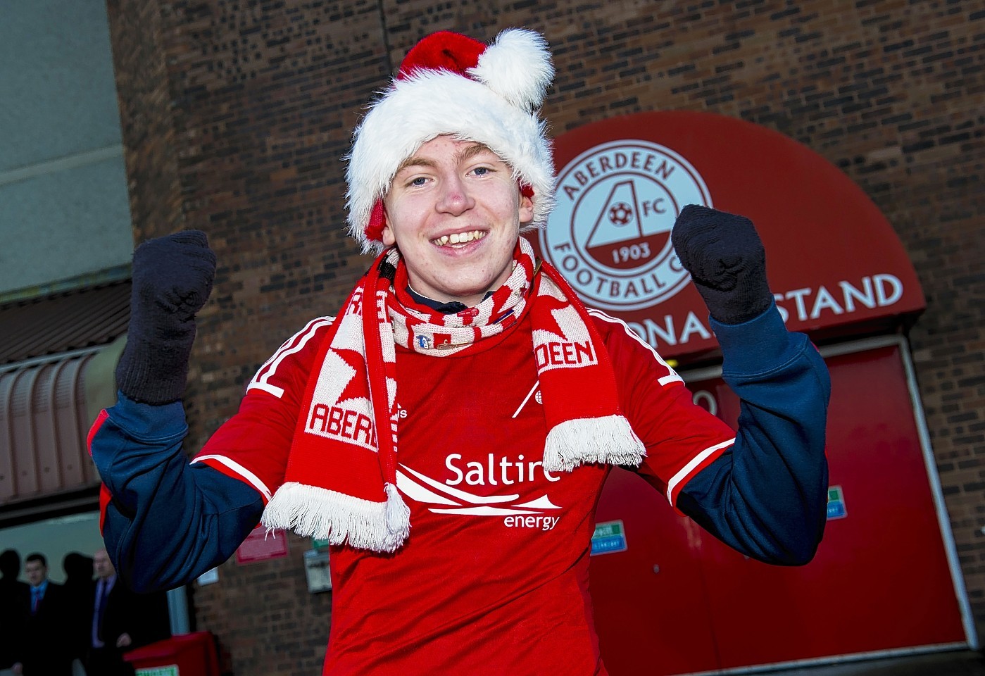Aberdeen fans getting into the Christmas spirit!