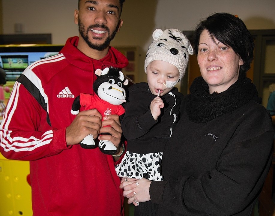 Eileidh Paterson with her mum and Aberdeen footballer Shay Logan