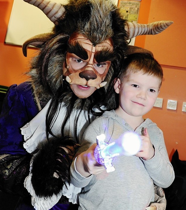 Panto stars visit Aberdeen sick kids hospital