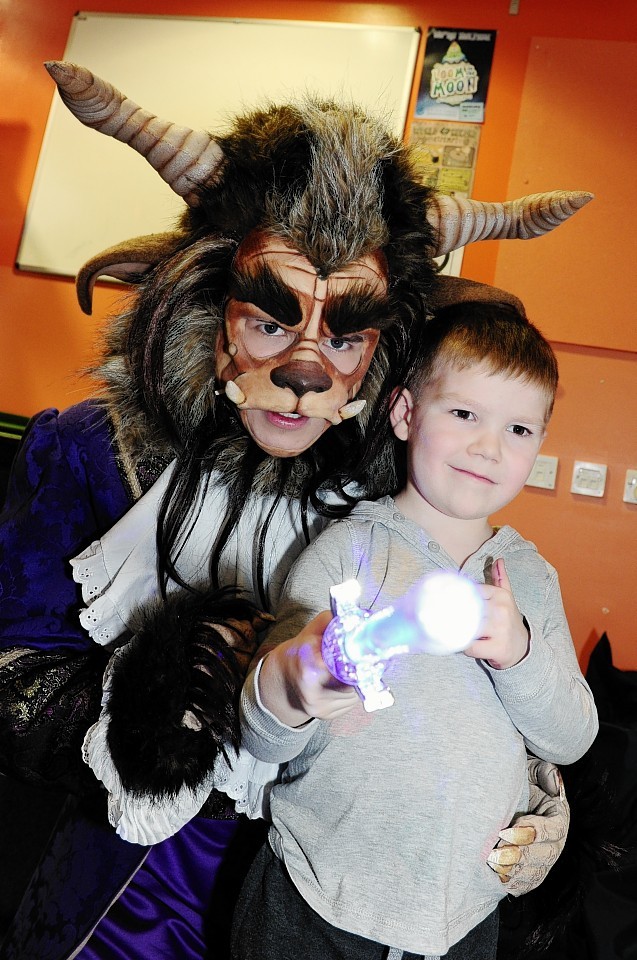 Panto stars visit Aberdeen sick kids hospital