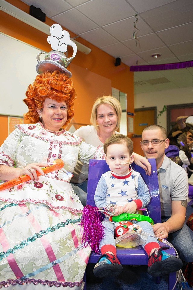 Panto stars visit Aberdeen sick kids hospital