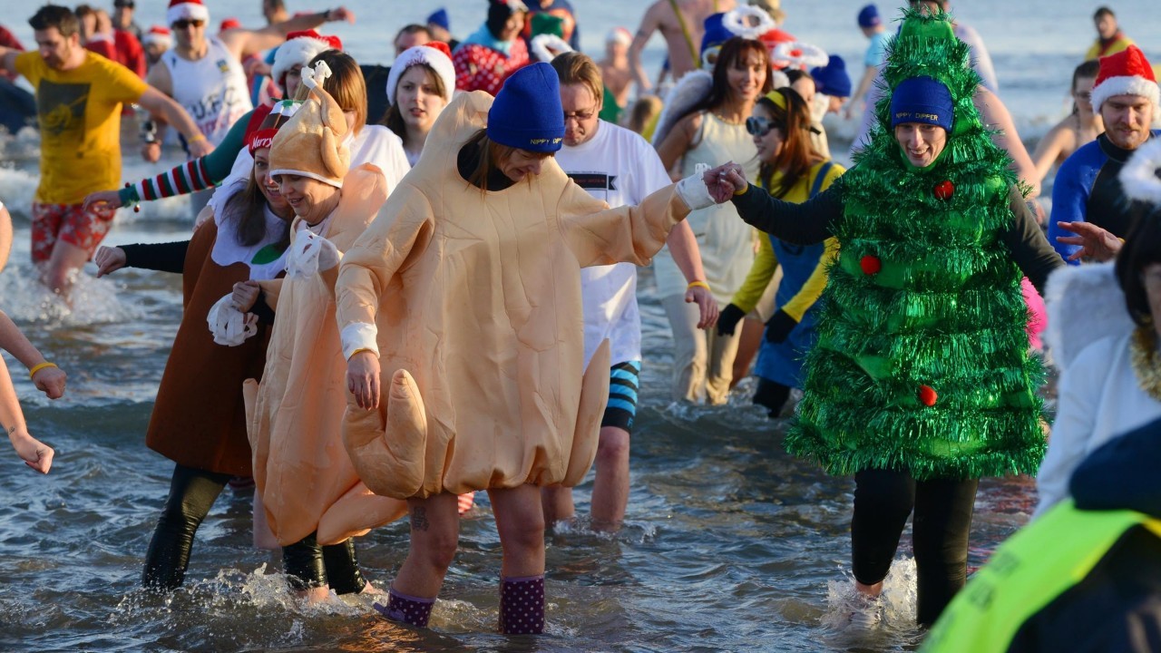 Nearly 300 brave swimmers take to the sea for a Boxing day Dip in Aberdeen this morning with the temperature at -2 degrees out of the water.
25/12/2014