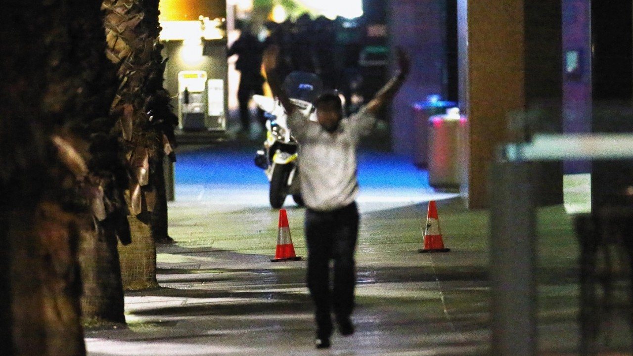 Sydney siege Dramatic pictures show moment police stormed cafe
