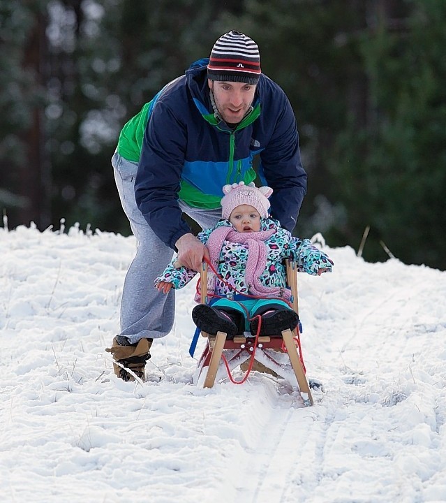 18month old Masie is gently eased down the slope for her first sledging lesson by dad Chris Helik from Aviemore. Picture: Paul Campbell