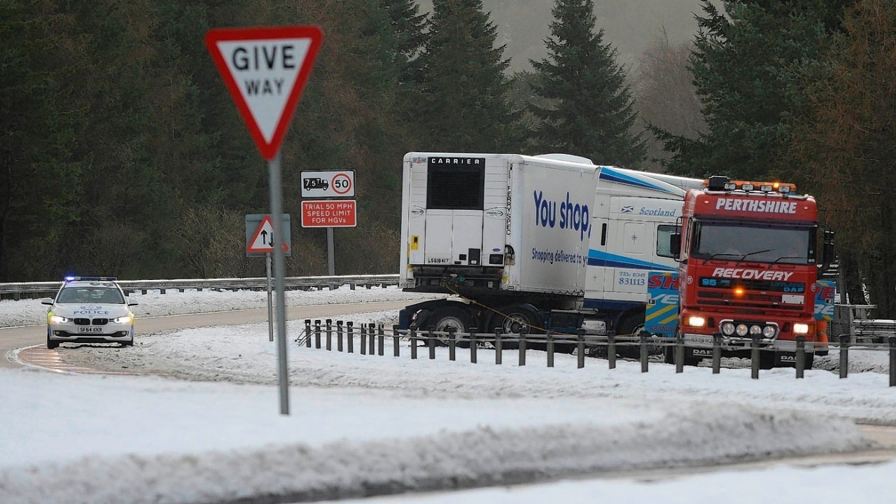 A lorry blocked the A9 near Pitlochry