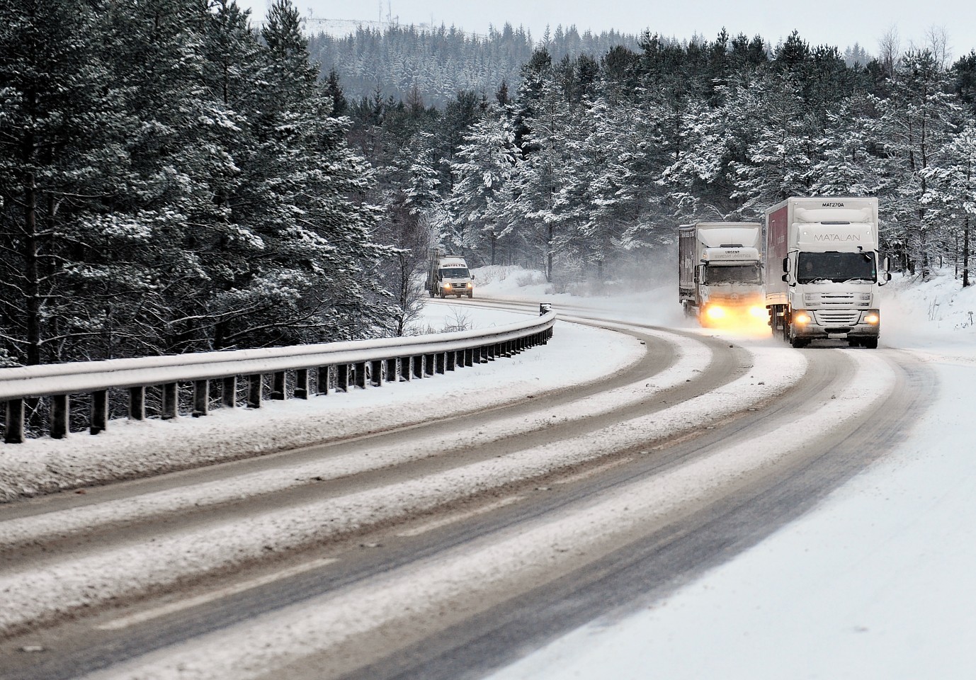 Lorries going through the snow on the A9