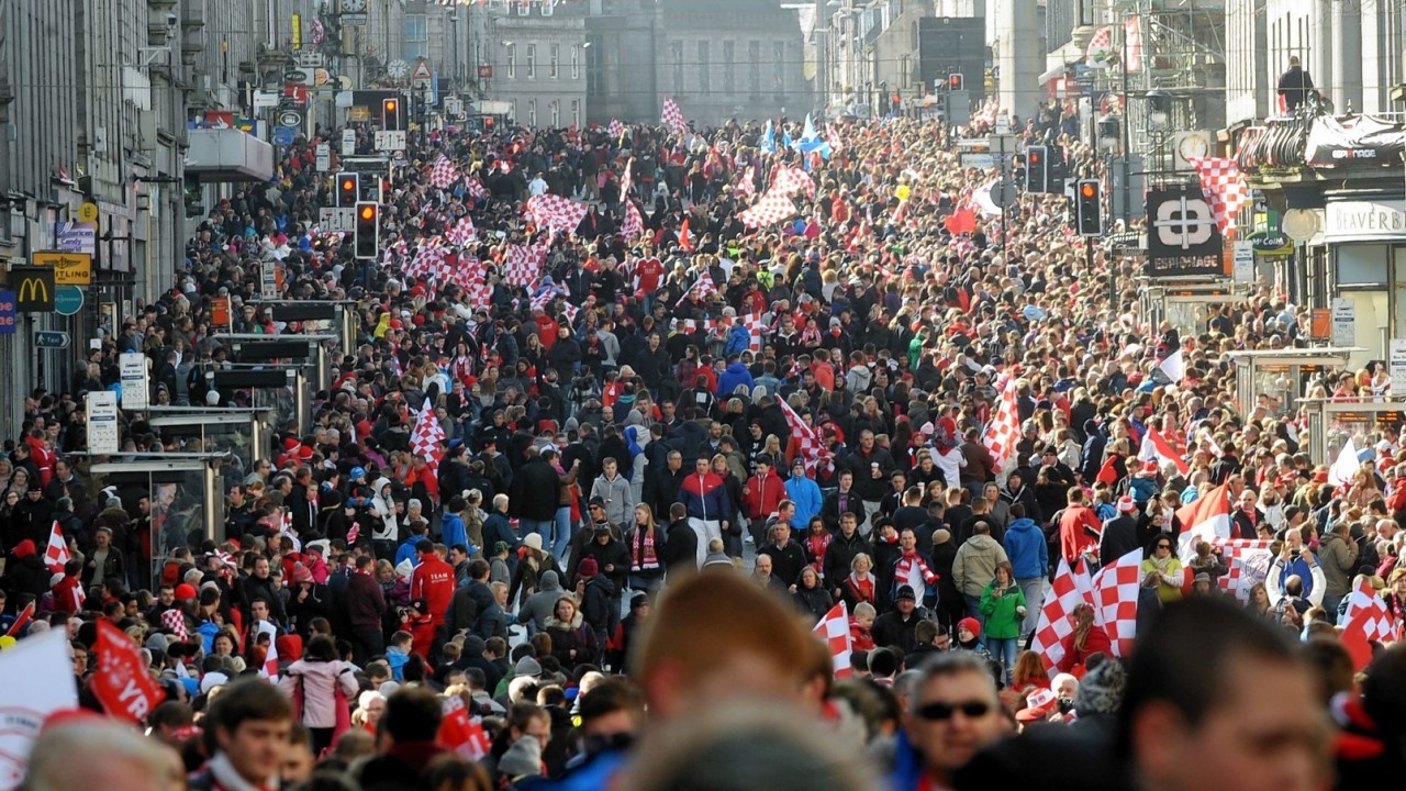 Tens of thousands of fans turned out to celebrate the 2014 cup success