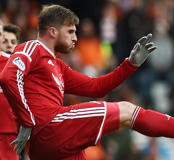 David Goodwillie playing for Aberdeen v Dundee United