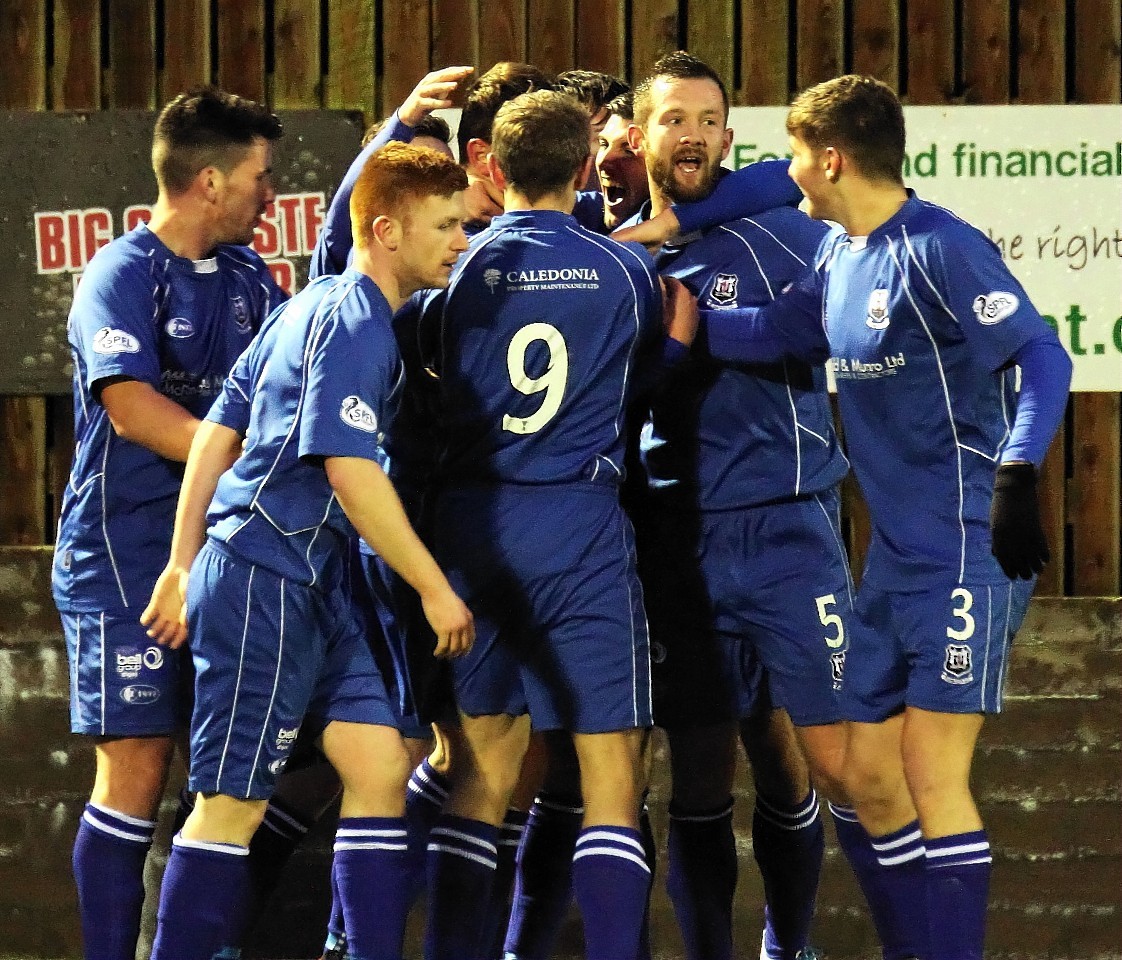 Elgin celebrate Ally Gilchrist's winner against Annan