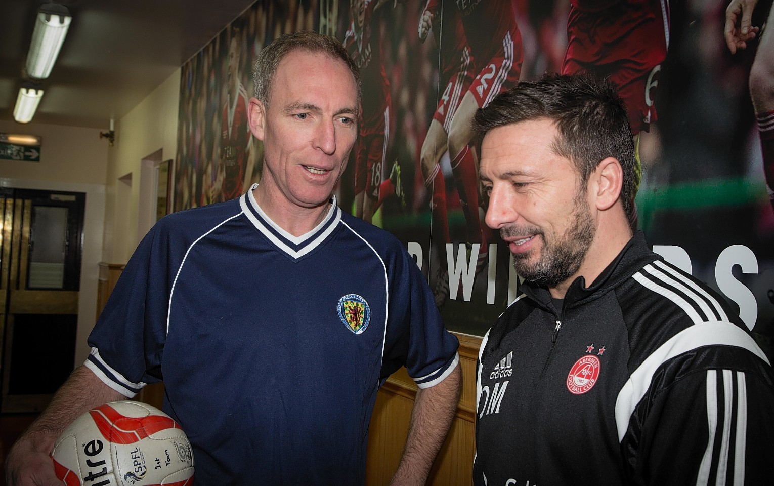 Jim Murphy talks to Aberdeen boss Derek McInnes