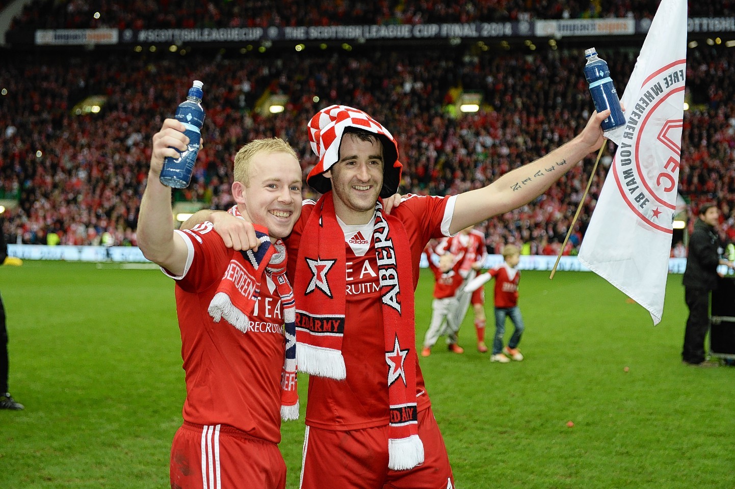 Niall McGinn celebrates Aberdeen's cup win last season