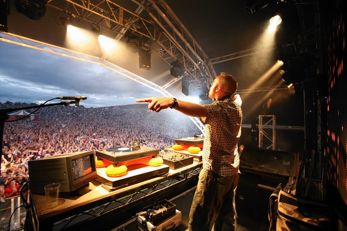 Fatboy Slim plays to the crowd in 2006