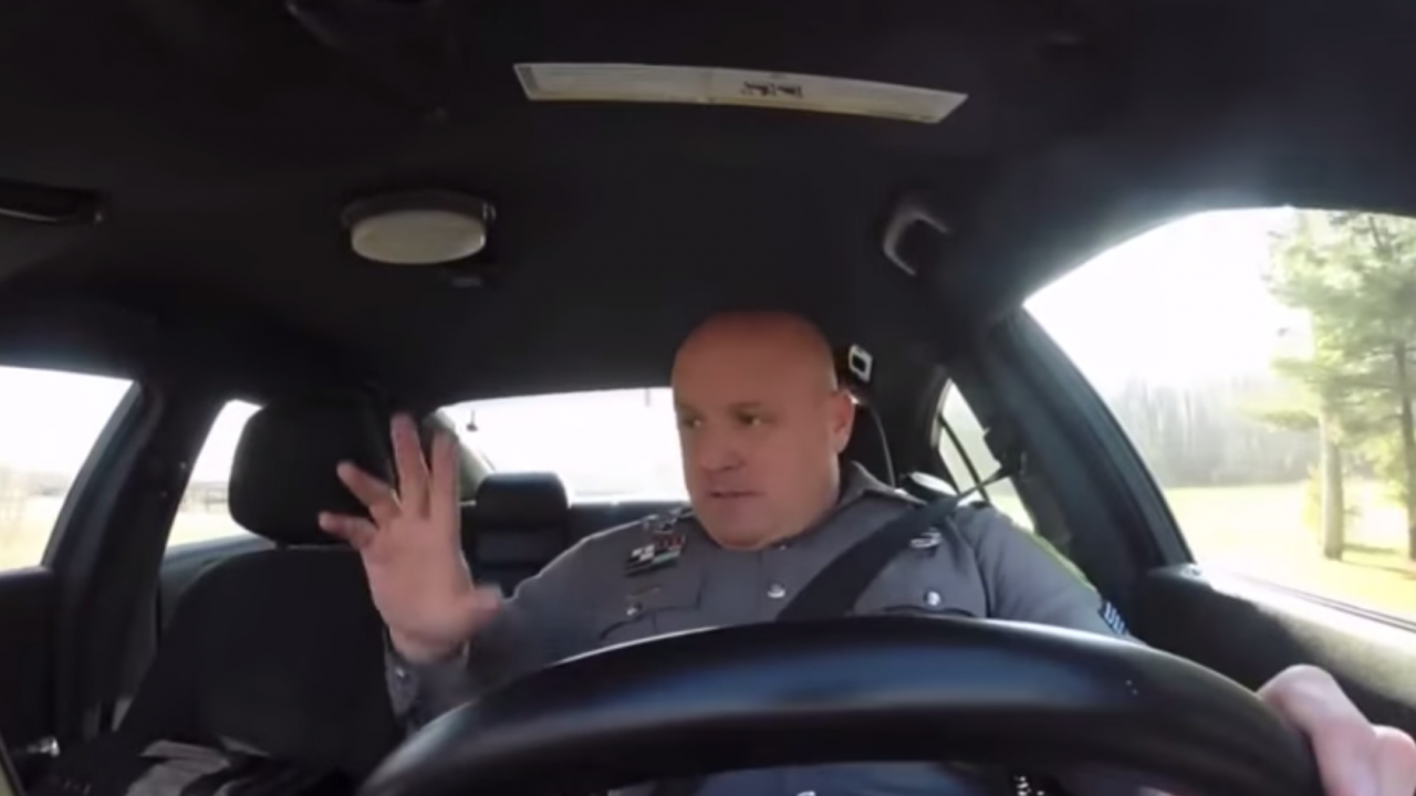 VIDEO: Policeman dancing to Taylor Swift's 'Shake It Off' goes viral