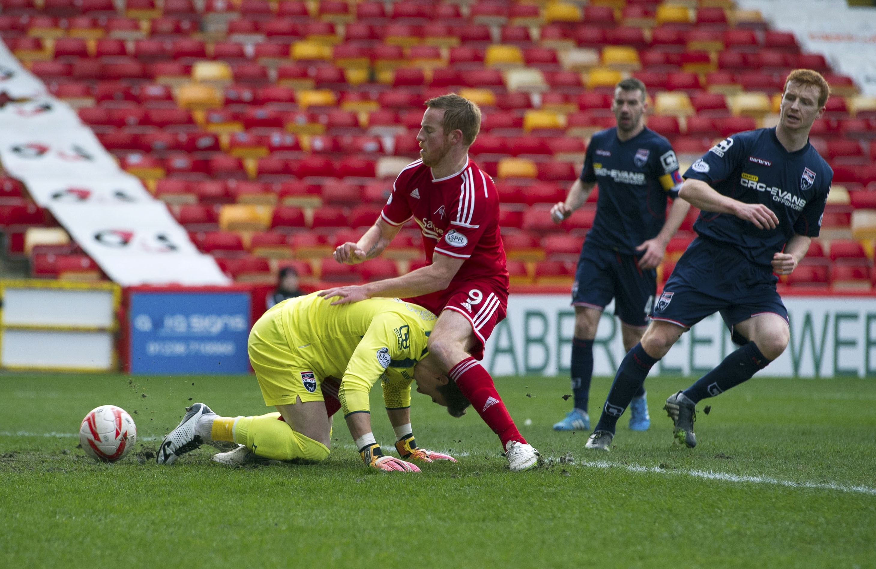 Adam Rooney pounced on an Antonio Reguero error to set Aberdeen on their way to a 4-0 win over the Staggies