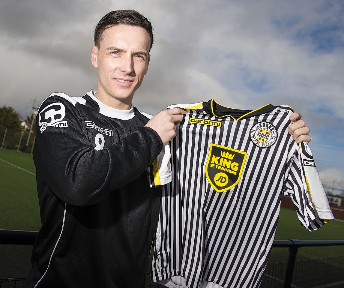 Former Airdrie, Falkirk and Rangers man Alan Gow could make his St Mirren debut tomorrow