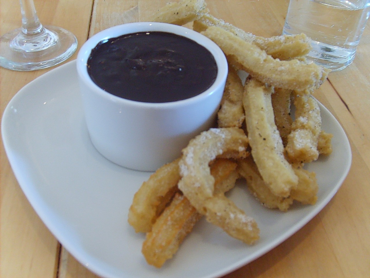 Churros-and-chocolate-sauce.jpg