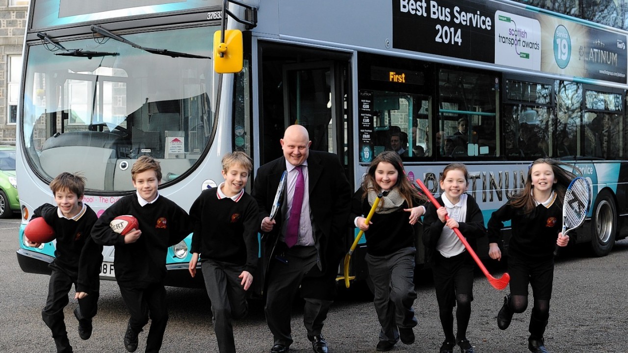 First Bus Aberdeen announced as the official sponsor of the Aberdeen Youth Games, on a visit by First Aberdeen managing director David Phillips to Culter Primary.