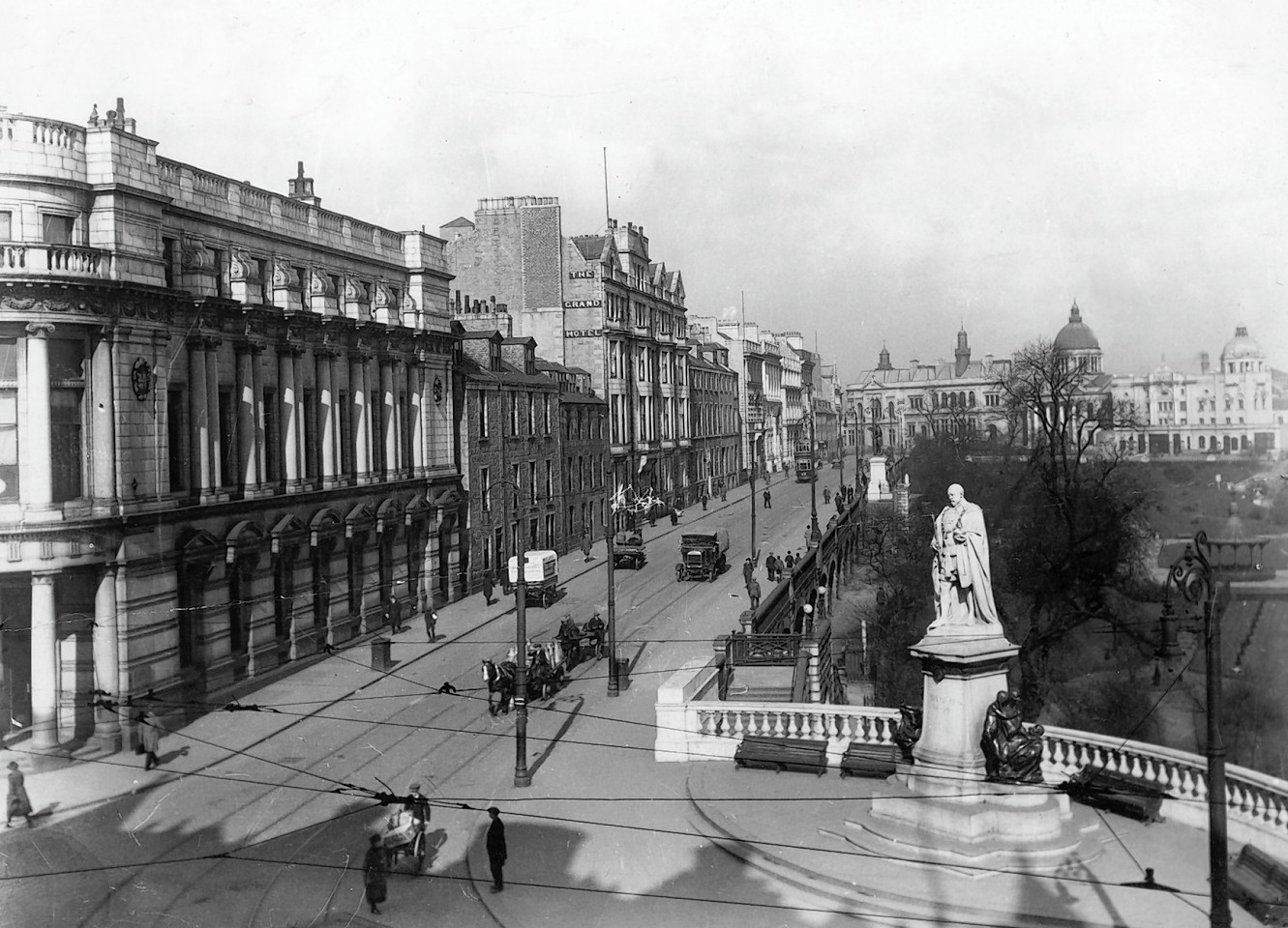 GRAND-HOTEL-1920S.jpg