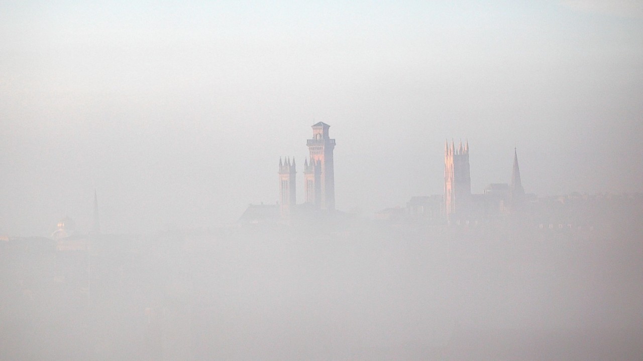 Fog spread across Glasgow this morning