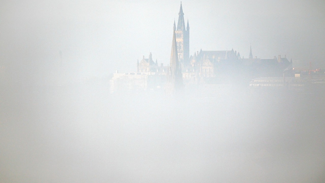 Fog spread across Glasgow this morning