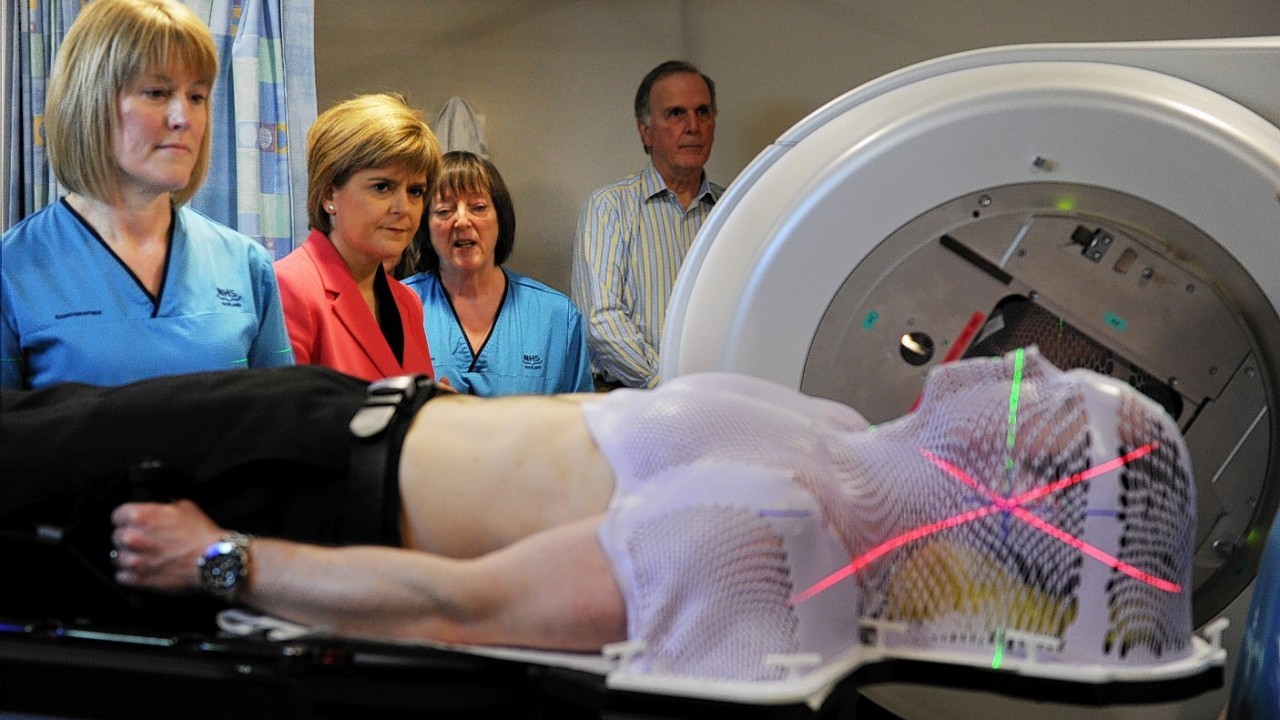 Nicola Sturgeon has a look around the new cancer unit at Aberdeen Hospital