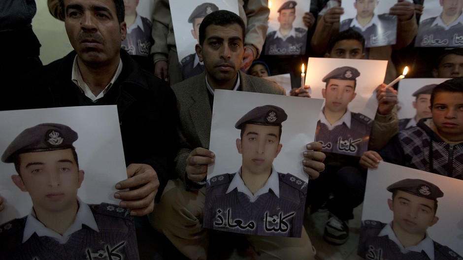 Protestors hold images of the Jordanian pilot Muath al-Kaseasbeh