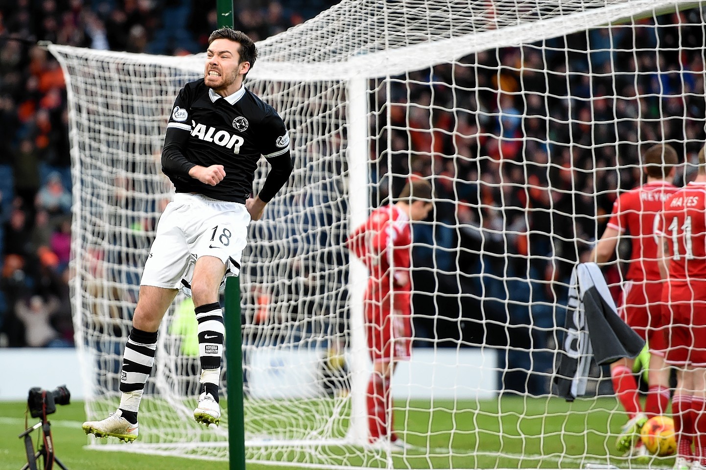 Former Dundee United midfielder Ryan Dow could make his debut for Ross County.