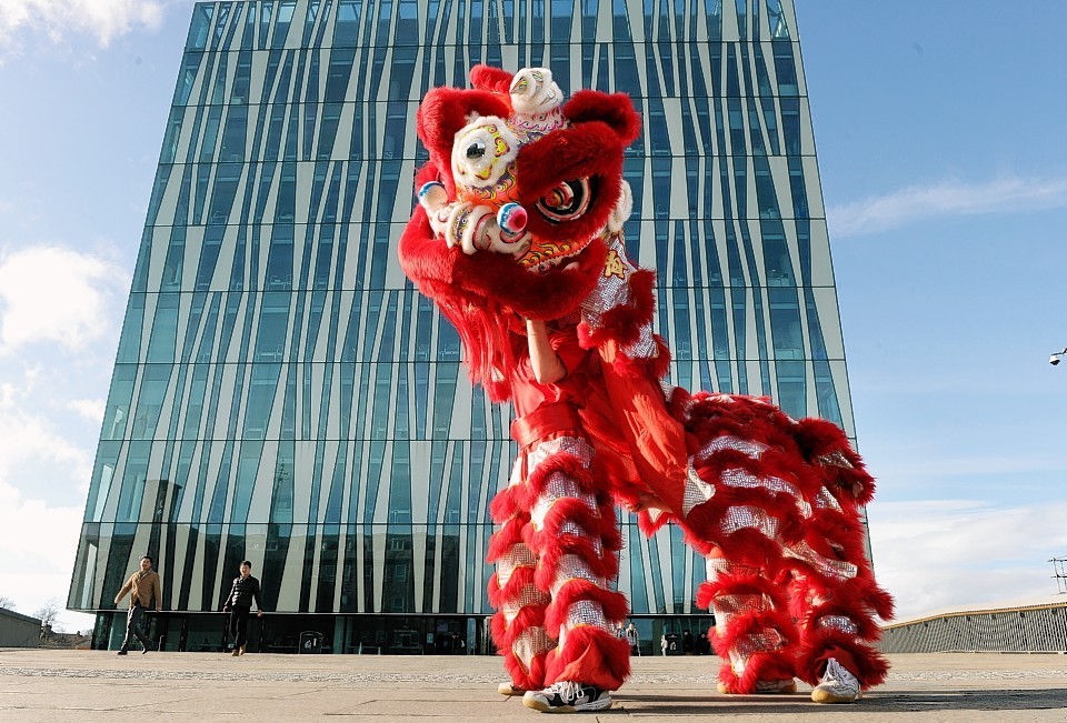 Aberdeen University celebrated the Chinese New Year with a traditional chinese dragon dance in front of the library