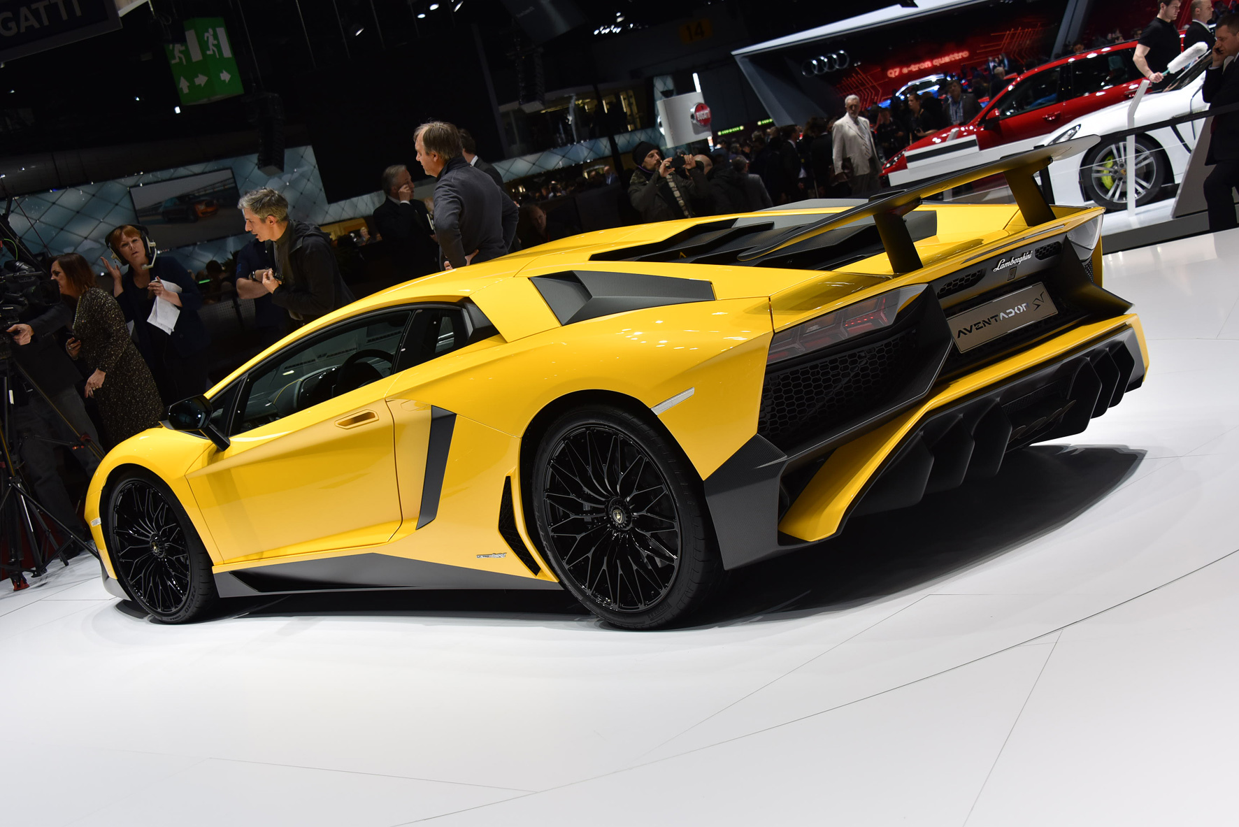 2015 Geneva Motor Show: Lamborghini Aventador SV (Superveloce, Super Veloce)