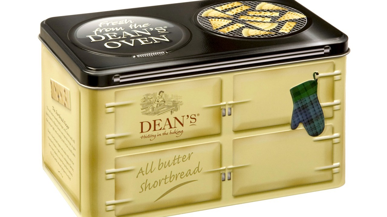 Dean’s charming range cooker tin is filled with all butter shortbread fingers & petticoat tails – guaranteed to melt in the mouth.  Available to buy online at www.deans.co.uk/shop as well as selected gift outlets. RRP £10.99