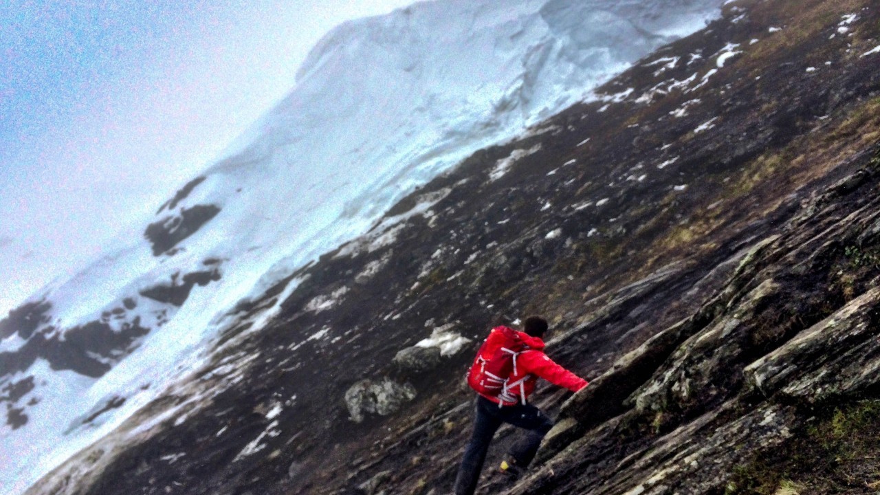 The avalanche was so severe that it completely removed snowcover, in some places metres deep, from the mountainside.